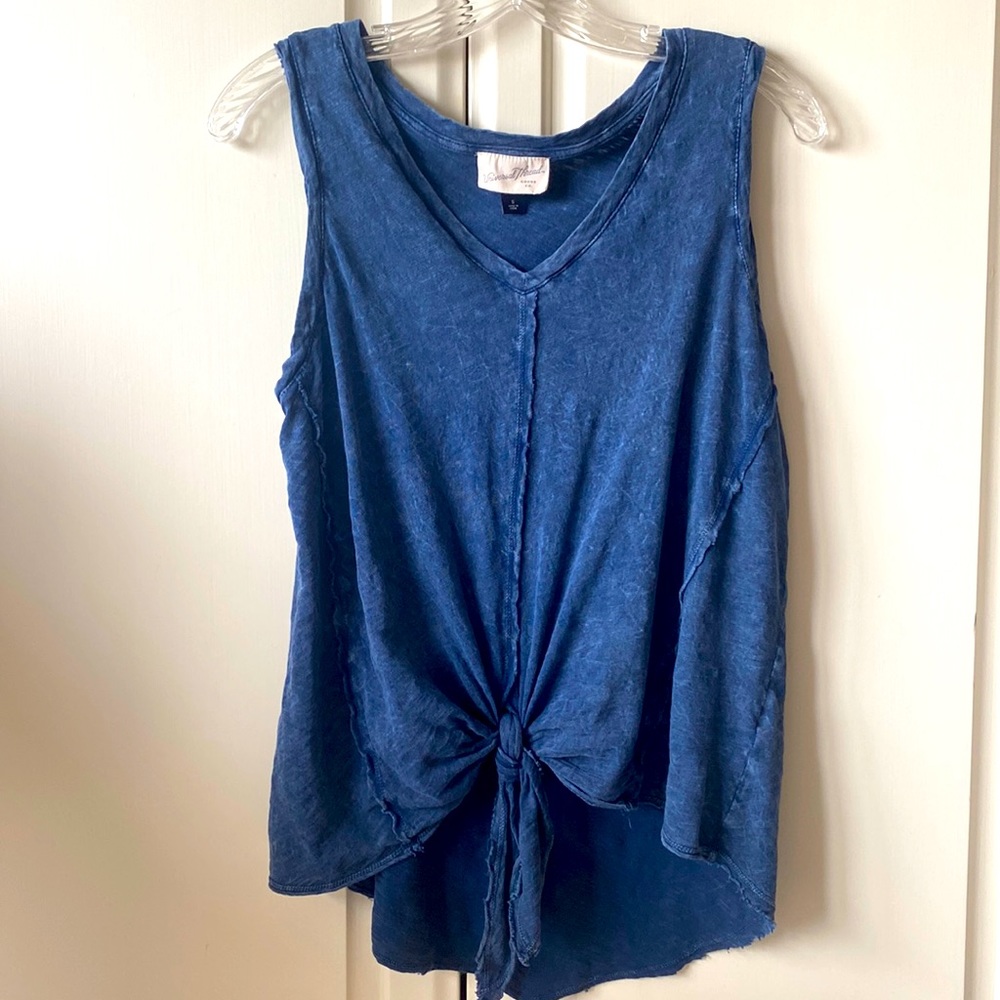 UNIVERSAL THREAD TIE FRONT SLEEVELESS TOP